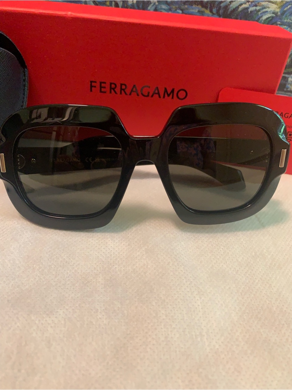 Salvatore Ferragamo Black Square-Frame Sunglasses with Gradient Lenses NWOT - Picture 3 of 4